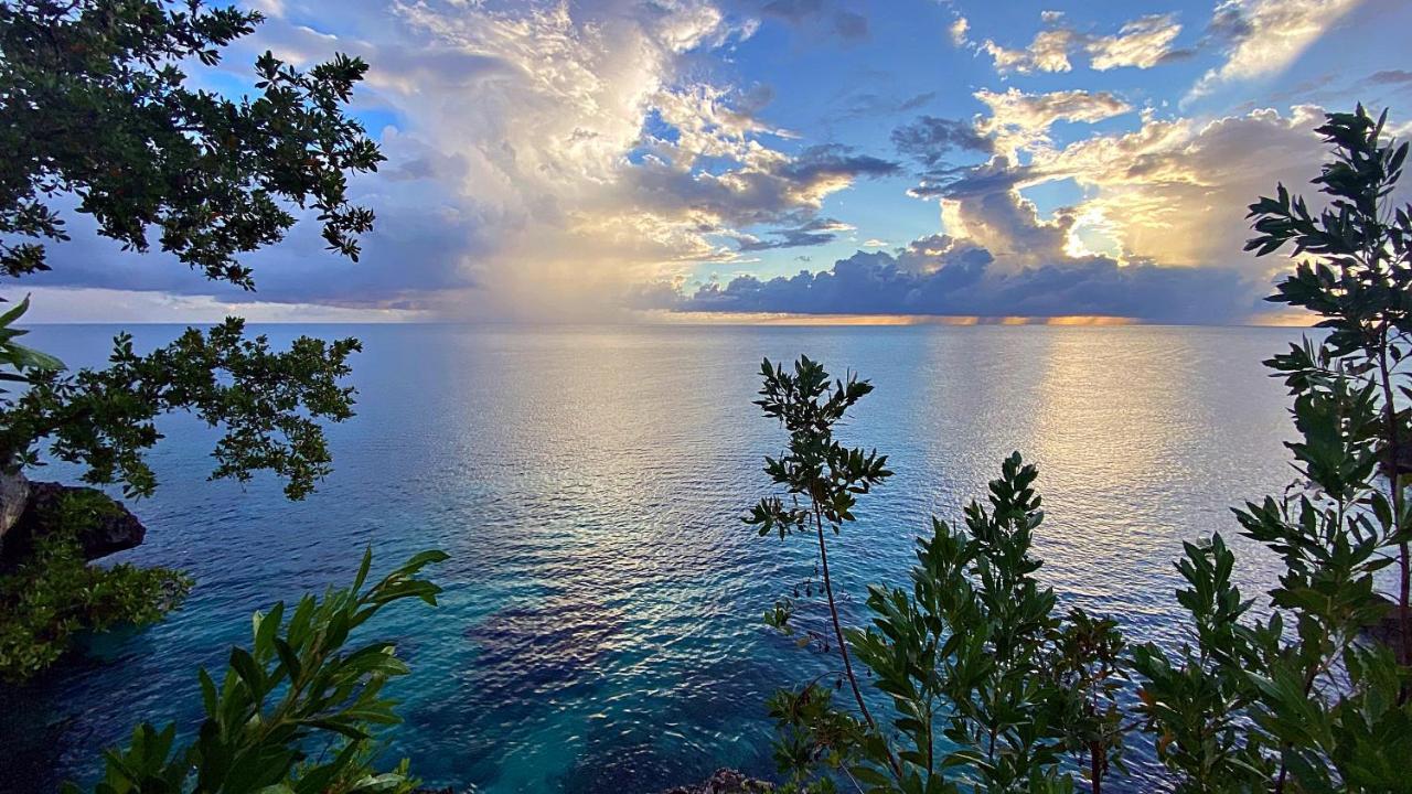Oceanfront Condo W/ Free Parking + High Speed Wifi Негрил Екстериор снимка