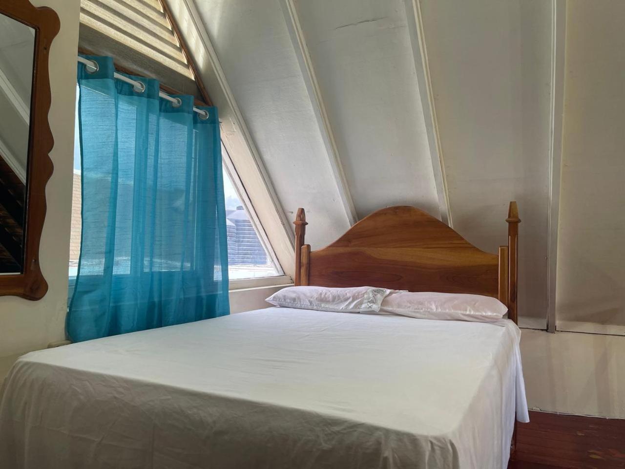 Oceanfront Condo W/ Free Parking + High Speed Wifi Негрил Екстериор снимка
