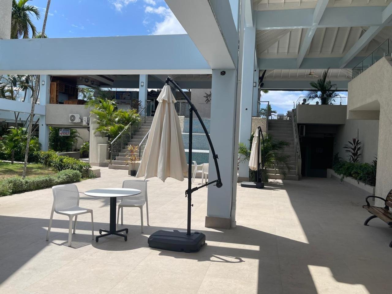 Oceanfront Condo W/ Free Parking + High Speed Wifi Негрил Екстериор снимка