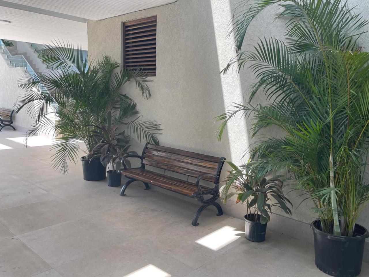 Oceanfront Condo W/ Free Parking + High Speed Wifi Негрил Екстериор снимка