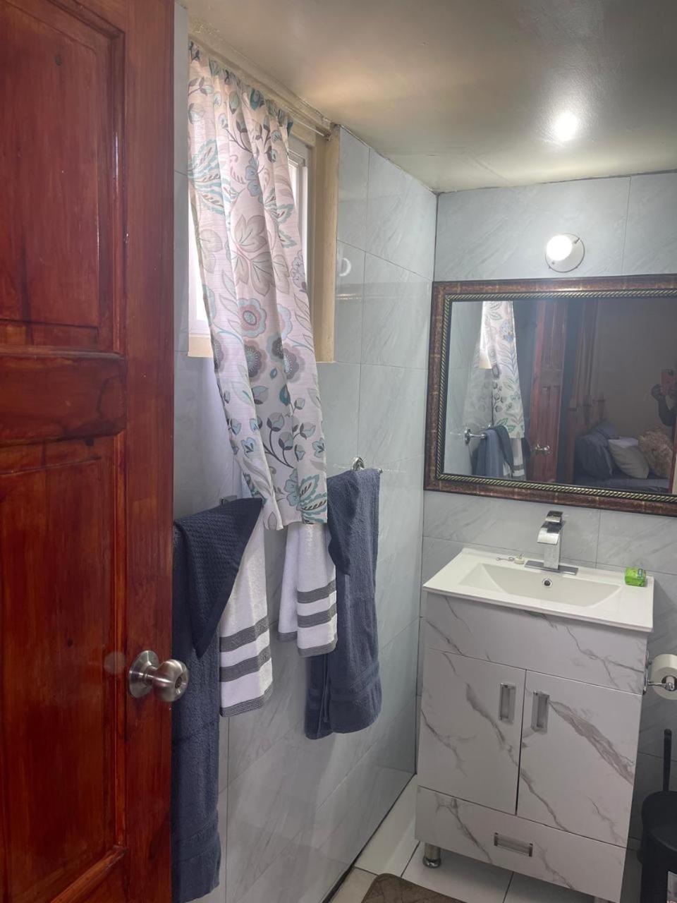 Oceanfront Condo W/ Free Parking + High Speed Wifi Негрил Екстериор снимка