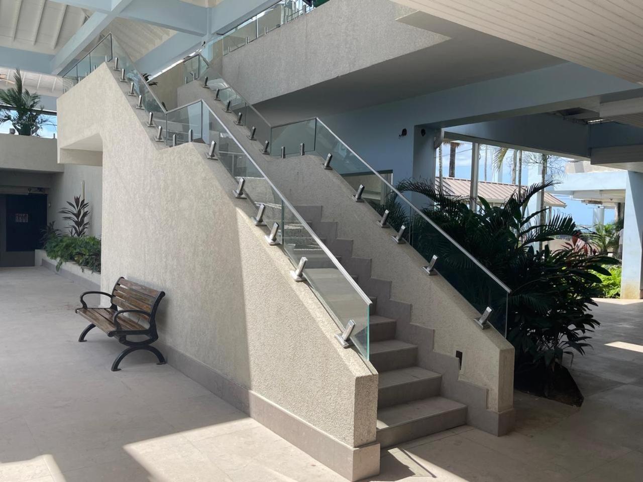 Oceanfront Condo W/ Free Parking + High Speed Wifi Негрил Екстериор снимка